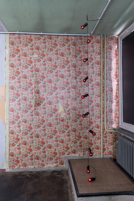 Ariel Reichman Last (last) light, 2019 10 Light Bulbs, 15W, Black_1